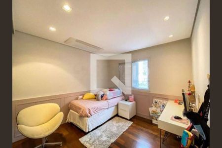 Casa à venda com 4 quartos, 300m² em Vila Sofia, São Paulo