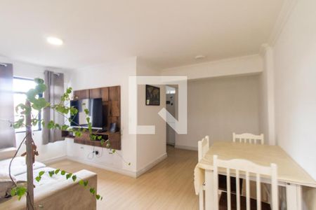 Sala de apartamento para alugar com 3 quartos, 74m² em Novo Mundo, Curitiba