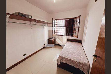 Casa à venda com 4 quartos, 220m² em Campo Grande, São Paulo