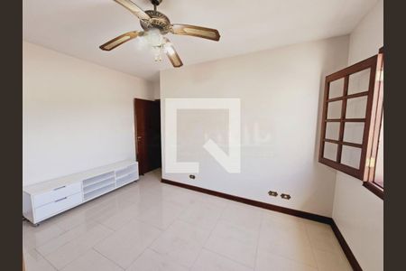 Casa à venda com 4 quartos, 220m² em Campo Grande, São Paulo