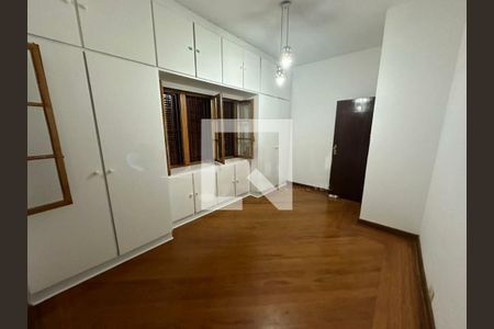 Casa à venda com 4 quartos, 320m² em Interlagos, São Paulo