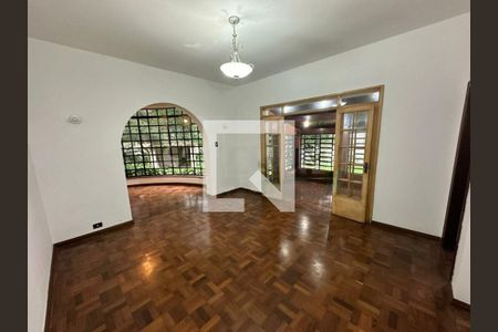 Casa à venda com 4 quartos, 320m² em Interlagos, São Paulo