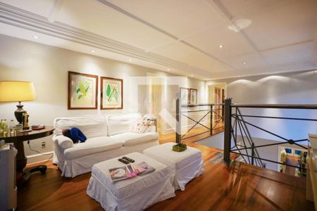 Casa à venda com 4 quartos, 530m² em Jardim Viana, São Paulo