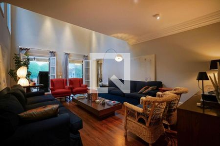 Casa à venda com 4 quartos, 530m² em Jardim Viana, São Paulo