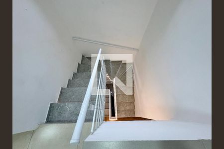 Escada para os Quartos de casa para alugar com 3 quartos, 170m² em Jardim Maristela, São Paulo