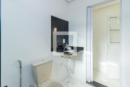 Banheiro de casa para alugar com 1 quarto, 45m² em Vila America, São Paulo