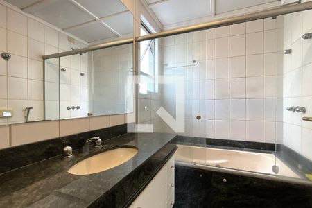 Banheiro de apartamento para alugar com 1 quarto, 65m² em Anchieta, Belo Horizonte