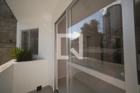 Varanda de kitnet/studio para alugar com 1 quarto, 39m² em Cristo Rei, Curitiba