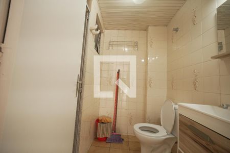 Banheiro de kitnet/studio para alugar com 1 quarto, 39m² em Cristo Rei, Curitiba