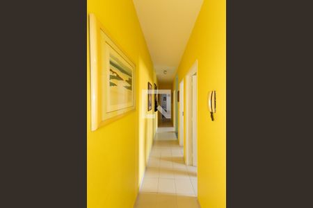 Corredor de casa para alugar com 5 quartos, 286m² em Vila Nivi, São Paulo