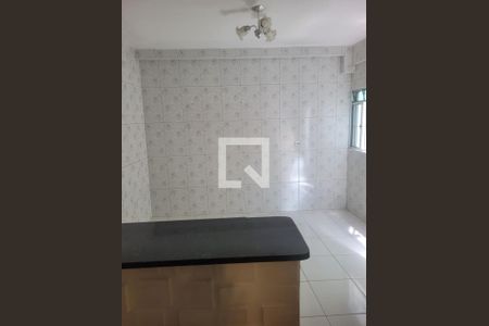 Cozinha de casa para alugar com 2 quartos, 55m² em Jardim das Oliveiras, São Paulo