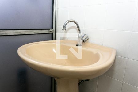 Banheiro  de casa para alugar com 1 quarto, 30m² em Vila Antonina, São Paulo