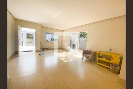 Casa à venda com 4 quartos, 440m² em Jardim Londrina, São Paulo