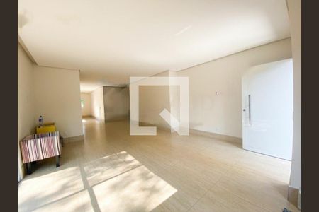 Casa à venda com 4 quartos, 440m² em Jardim Londrina, São Paulo