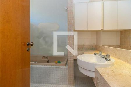 Casa à venda com 3 quartos, 500m² em Jardim Marajoara, São Paulo