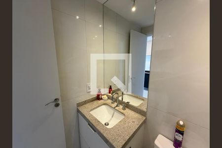 Banheiro de kitnet/studio para alugar com 1 quarto, 26m² em Santo Amaro, São Paulo