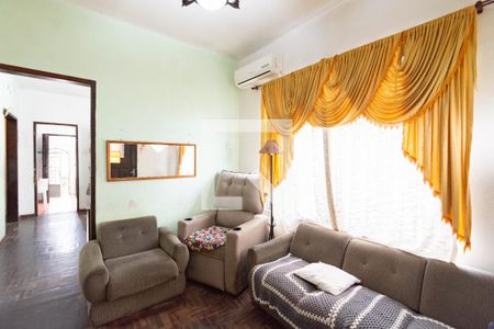 Casa à venda com 3 quartos, 110m² em Niterói, Canoas