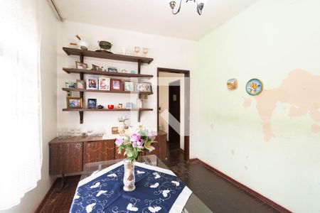 Casa à venda com 3 quartos, 110m² em Niterói, Canoas