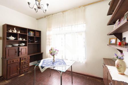 Casa à venda com 3 quartos, 110m² em Niterói, Canoas