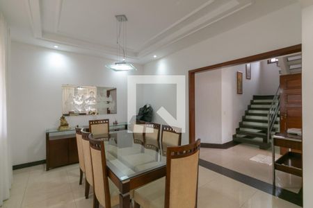 Casa para alugar com 4 quartos, 367m² em Álvaro Camargos, Belo Horizonte