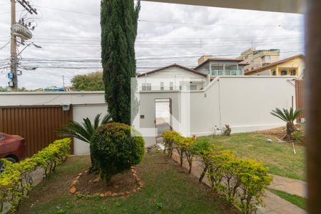 Casa para alugar com 4 quartos, 367m² em Álvaro Camargos, Belo Horizonte