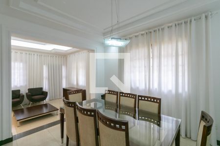Casa para alugar com 4 quartos, 367m² em Álvaro Camargos, Belo Horizonte