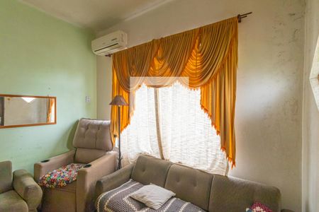 Casa à venda com 3 quartos, 110m² em Niterói, Canoas