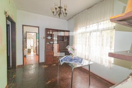 Casa à venda com 3 quartos, 110m² em Niterói, Canoas