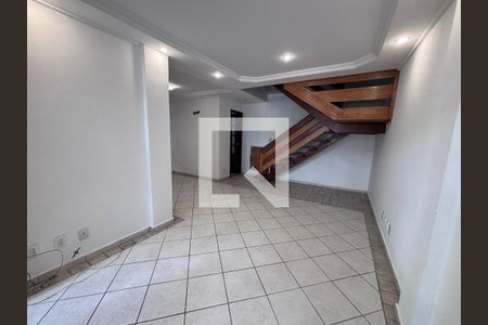 Sala de casa de condomínio para alugar com 3 quartos, 110m² em Recreio dos Bandeirantes, Rio de Janeiro
