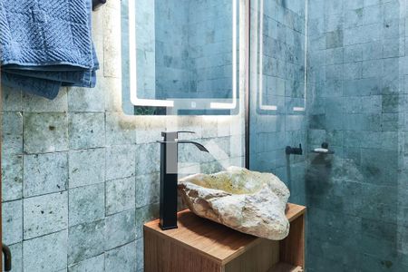 Banheiro de kitnet/studio para alugar com 1 quarto, 21m² em Botafogo, Rio de Janeiro