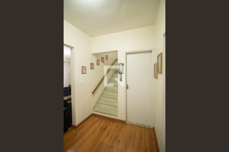 HALL DAS SALAS de casa à venda com 3 quartos, 251m² em Vila Serralheiro, São Paulo