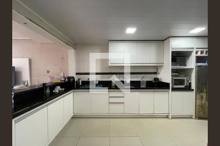 Casa à venda com 4 quartos, 230m² em Canudos, Novo Hamburgo