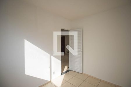 Quarto 2 de apartamento para alugar com 2 quartos, 45m² em Vista Alegre, São Gonçalo