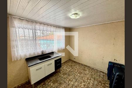Cozinha  de casa para alugar com 1 quarto, 24m² em Vila Dalila, São Paulo