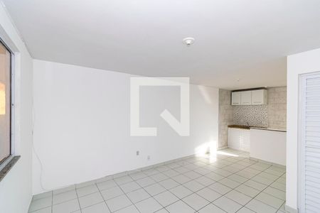 Kitnet de kitnet/studio para alugar com 1 quarto, 25m² em Cordovil, Rio de Janeiro