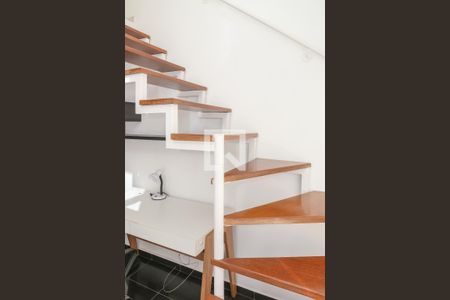 Escada de apartamento para alugar com 1 quarto, 40m² em Vila Leopoldina, São Paulo