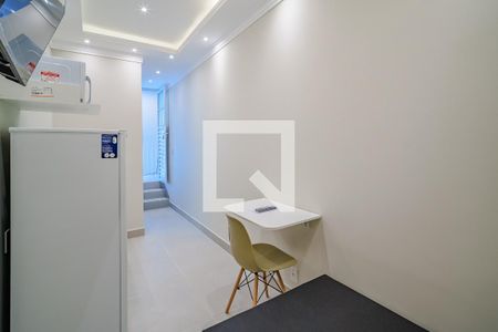 Sala/Quarto de kitnet/studio para alugar com 1 quarto, 15m² em Vila Universitaria, São Paulo