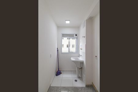 Sala/Cozinha/Área de Serviço  de apartamento para alugar com 2 quartos, 42m² em Vila Silvia, São Paulo