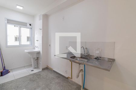 Sala/Cozinha/Área de Serviço  de apartamento para alugar com 2 quartos, 42m² em Vila Silvia, São Paulo