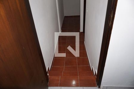 Corredor de casa para alugar com 2 quartos, 100m² em Parque Luiza, Embu das Artes