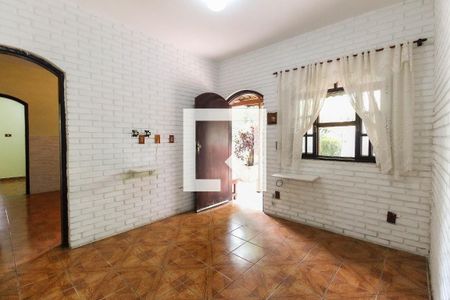 Sala de casa à venda com 6 quartos, 198m² em Cidade Nitro Química, São Paulo