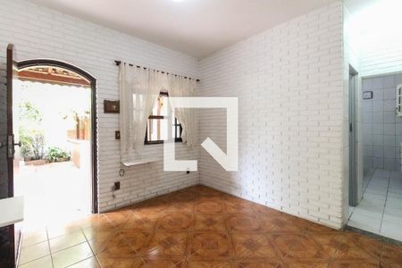 Sala de casa à venda com 6 quartos, 198m² em Cidade Nitro Química, São Paulo