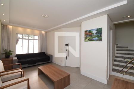 Sala de casa de condomínio à venda com 3 quartos, 180m² em Jardim Social, Curitiba