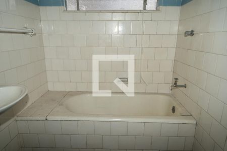 Banheiro de apartamento à venda com 1 quarto, 44m² em São Geraldo, Porto Alegre