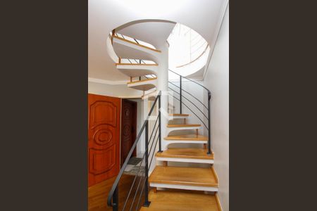 Escada Sala de apartamento para alugar com 2 quartos, 140m² em Chácara Agrindus, Taboão da Serra