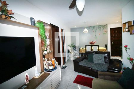 Sala de apartamento à venda com 3 quartos, 80m² em Cordovil, Rio de Janeiro