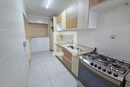 Cozinha de apartamento para alugar com 2 quartos, 83m² em Vila Tupi, Praia Grande