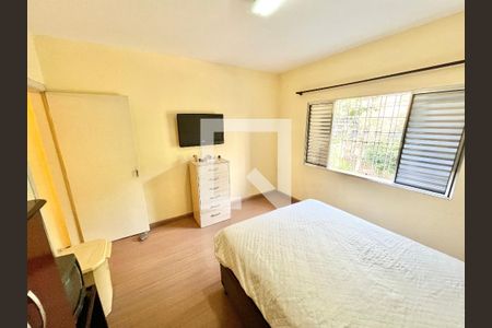 Quarto 1 de casa para alugar com 2 quartos, 130m² em Chora Menino, São Paulo