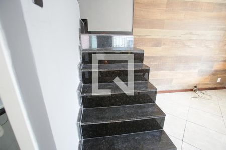 Escada de casa para alugar com 3 quartos, 200m² em Taquara, Rio de Janeiro