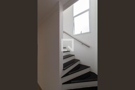 ACESSO ESCADA de casa de condomínio à venda com 3 quartos, 160m² em Parque Imperador, Campinas